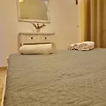 Alexandra 2 *